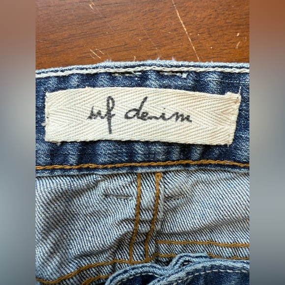 Rare Distressed INF Denim Capris with Patches and Print Women's Size 10 - Picture 6 of 8